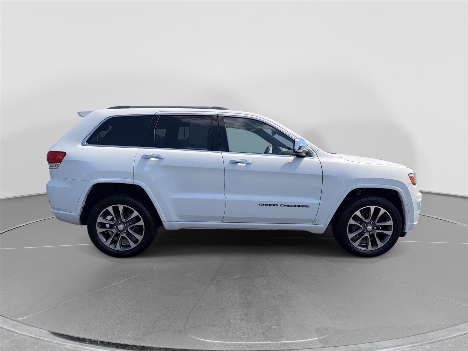Used 2018 Jeep Grand Cherokee Overland w/ Trailer Tow Group IV RWD image 6