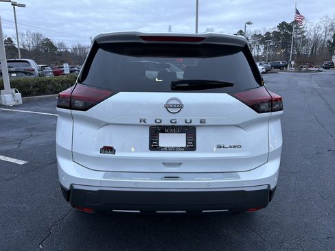 Used 2025 Nissan Rogue SL image 6