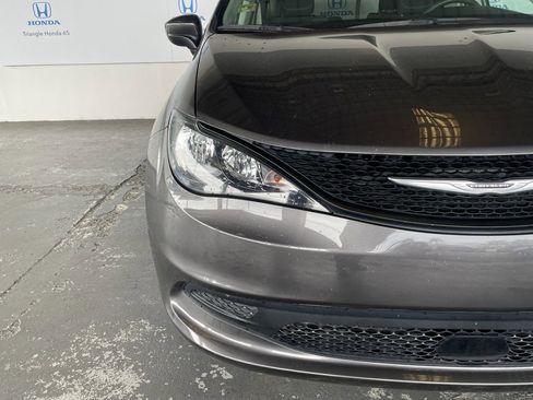 Used 2022 Chrysler Voyager LX image 30