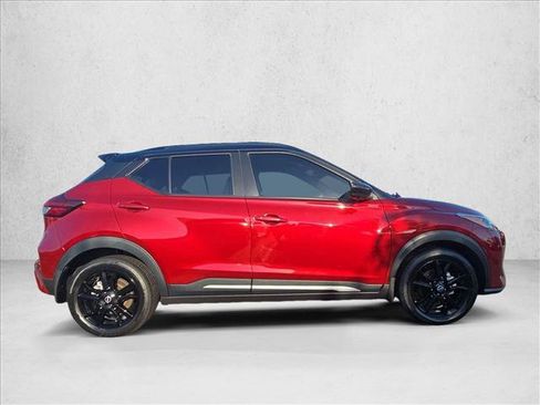Used 2024 Nissan Kicks SR w/ SR Premium Package FWD image 4