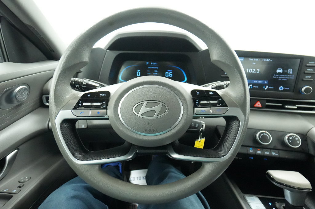Used 2024 Hyundai Elantra SE FWD image 31