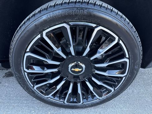 New 2026 Chevrolet Suburban High Country image 10