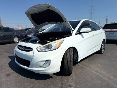 Used 2016 Hyundai Accent SE w/ Option Group 03 FWD image 8