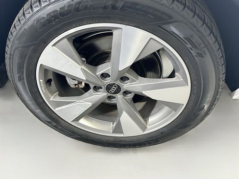 Used 2023 Audi Q5 2.0T Premium w/ Convenience Package image 11