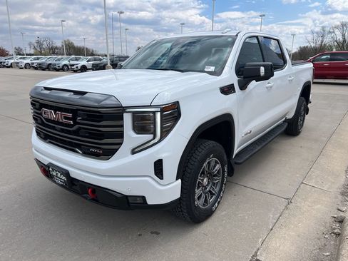 Used 2024 GMC Sierra 1500 AT4 w/ AT4 Preferred Package AWD/4WD image 4