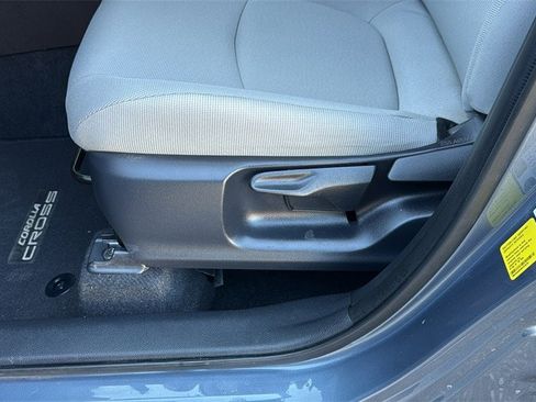 Used 2025 Toyota Corolla Cross L image 10