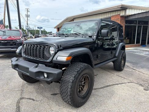 Used 2024 Jeep Wrangler Unlimited Sport AWD/4WD image 2