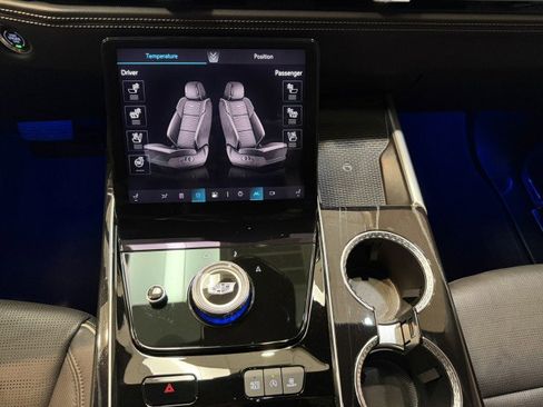 Used 2025 Cadillac Escalade ESV Sport w/ Touring Package image 18