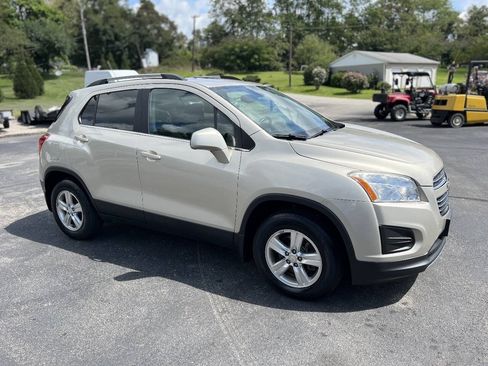 Used 2016 Chevrolet Trax LT w/ LT Sun and Sound Package AWD/4WD image 3