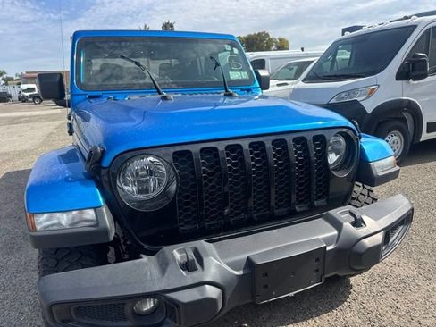 Used 2022 Jeep Gladiator Sport AWD/4WD image 3