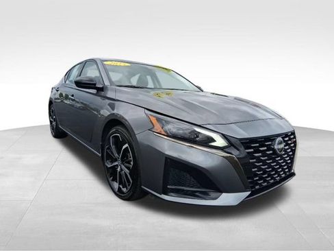 Used 2025 Nissan Altima 2.5 SR FWD image 4