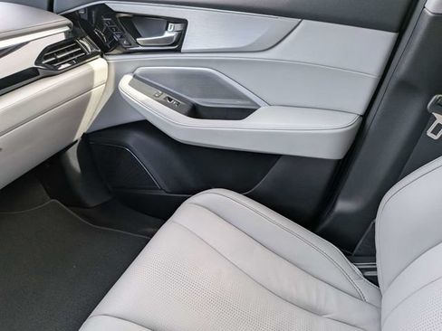 Certified 2025 Acura MDX FWD w/ Technology Package image 18