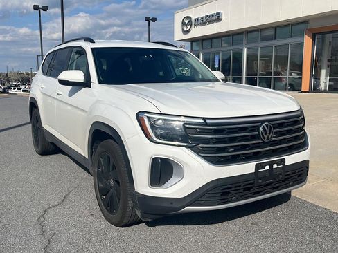 Used 2024 Volkswagen Atlas SE w/ Black Wheel Package image 1