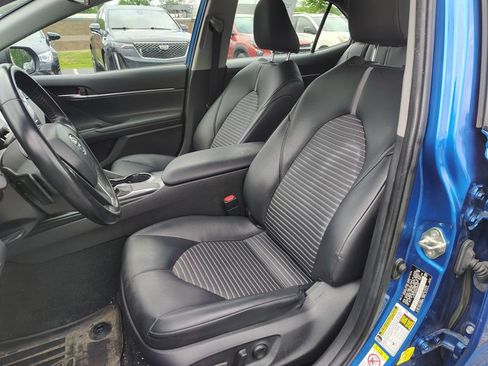 Used 2019 Toyota Camry SE FWD image 6
