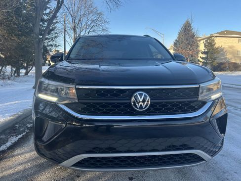 Used 2022 Volkswagen Taos SE image 2