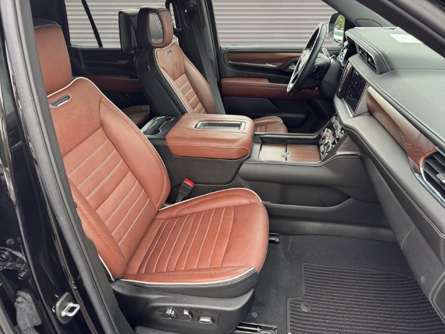 Used 2024 GMC Yukon Denali Ultimate AWD/4WD image 16