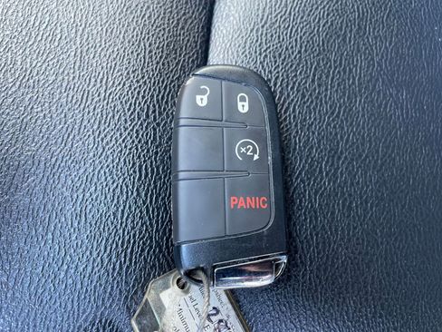 Used 2025 Jeep Compass Limited image 22