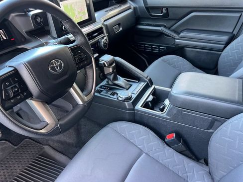 Used 2025 Toyota Tacoma SR5 w/ SR5 Upgrade Package AWD/4WD image 13