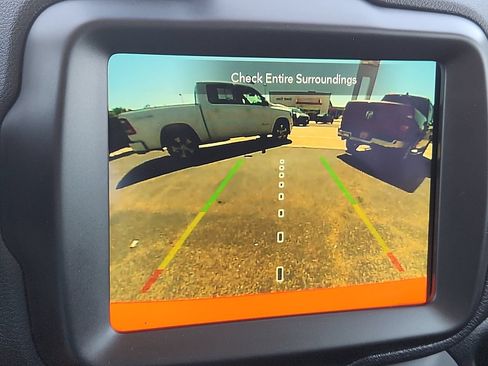 Used 2023 Jeep Renegade Latitude AWD/4WD image 8