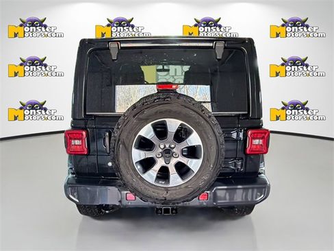 Used 2018 Jeep Wrangler Unlimited Sahara w/ Uconnect 4C Nav & Sound Group image 5