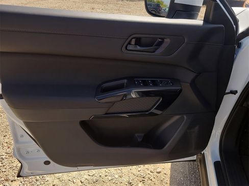 New 2025 Nissan Pathfinder SV w/ SV Premium Package image 15