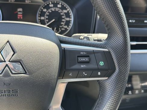 Used 2025 Mitsubishi Outlander SE AWD/4WD image 19