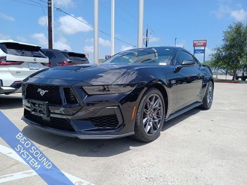 Used 2025 Ford Mustang GT Premium w/ GT Performance Package RWD image 3