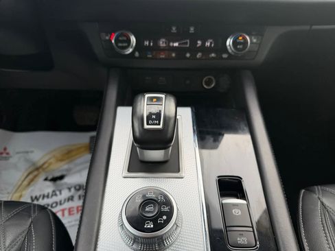 Used 2024 Mitsubishi Outlander SEL image 14