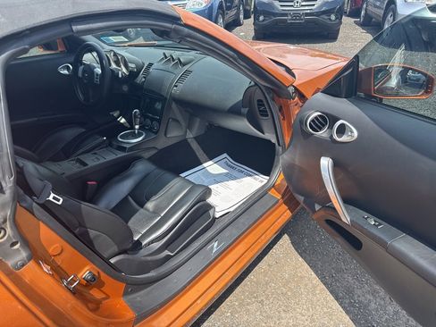 Used 2005 Nissan 350Z Touring image 32