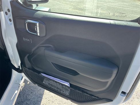 New 2025 Jeep Gladiator Sport image 29