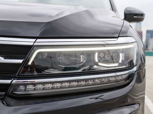 Used 2018 Volkswagen Tiguan SEL Premium FWD image 7