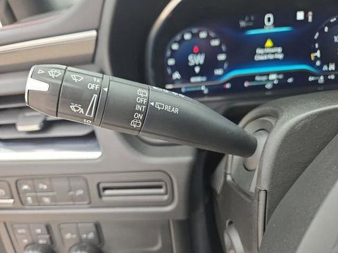 Used 2022 Chevrolet Suburban RST w/ Sport Performance Package image 27