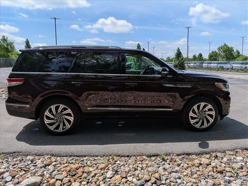 Used 2024 Lincoln Navigator Reserve AWD/4WD image 6