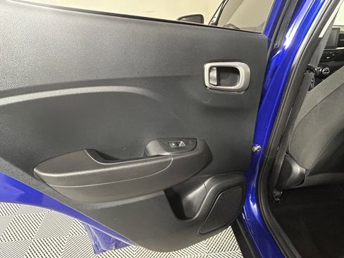 Used 2023 Hyundai Venue SEL image 16