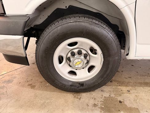 Used 2024 Chevrolet Express 3500 LT w/ LT Preferred Equipment Group RWD image 16