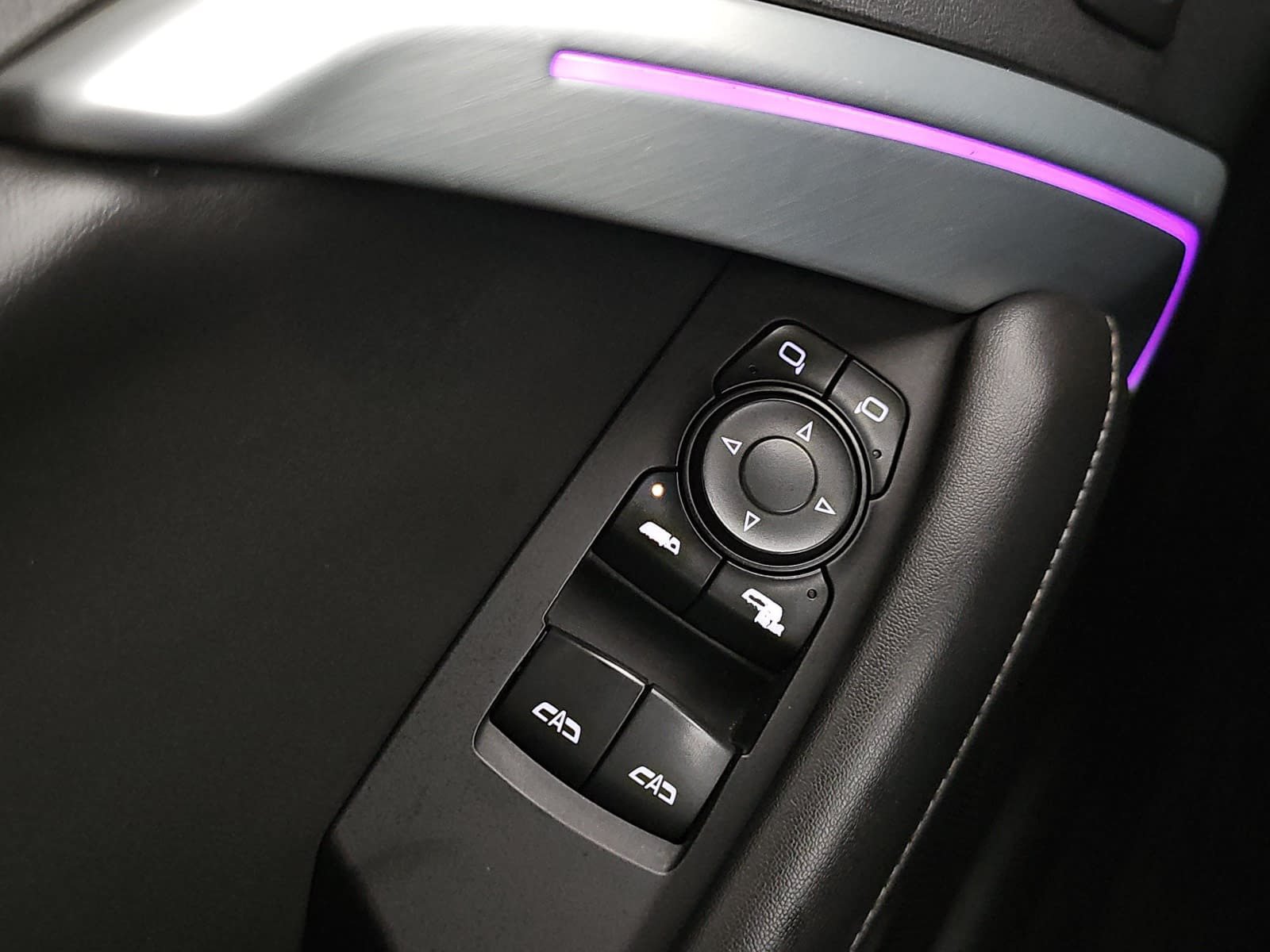 Used 2020 Chevrolet Camaro SS RWD image 25