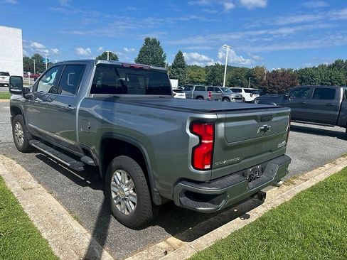 Used 2025 Chevrolet Silverado 2500 High Country w/ Technology Package AWD/4WD image 8