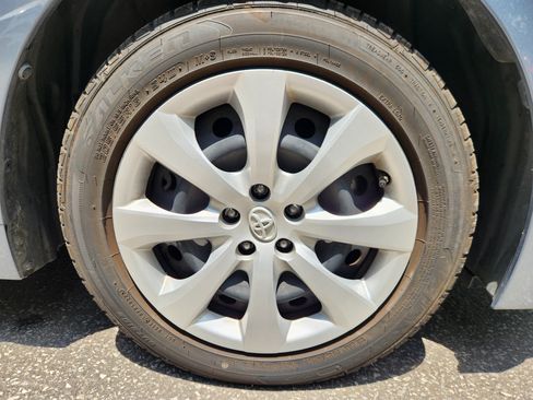 Used 2020 Toyota Corolla LE FWD image 14
