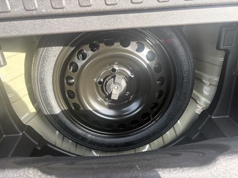 Used 2024 Chevrolet Equinox LT FWD image 53