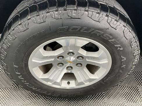 Used 2018 Chevrolet Silverado 1500 LT w/ LT Eassist Package image 11