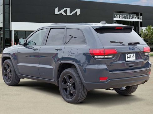 Used 2018 Jeep Grand Cherokee Laredo image 5