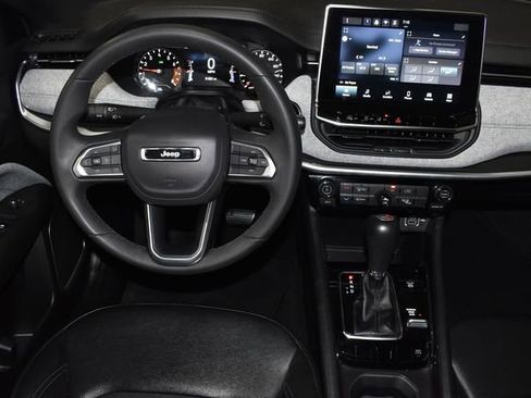 Used 2024 Jeep Compass Latitude image 12