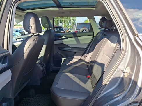 Used 2024 Volkswagen Taos SE w/ Panoramic Sunroof Package AWD/4WD image 20