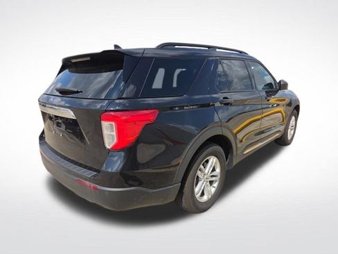 Used 2024 Ford Explorer XLT RWD image 8