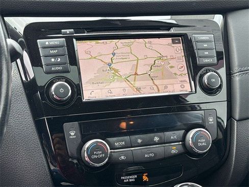 Used 2018 Nissan Rogue SL w/ Premium Package image 22