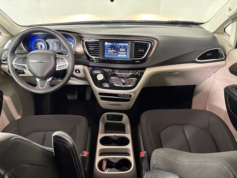 Used 2023 Chrysler Voyager LX FWD image 31