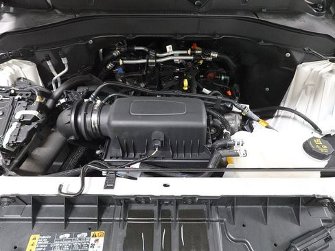 Certified 2024 Ford Explorer XLT w/ Equipment Group 202A AWD/4WD image 36