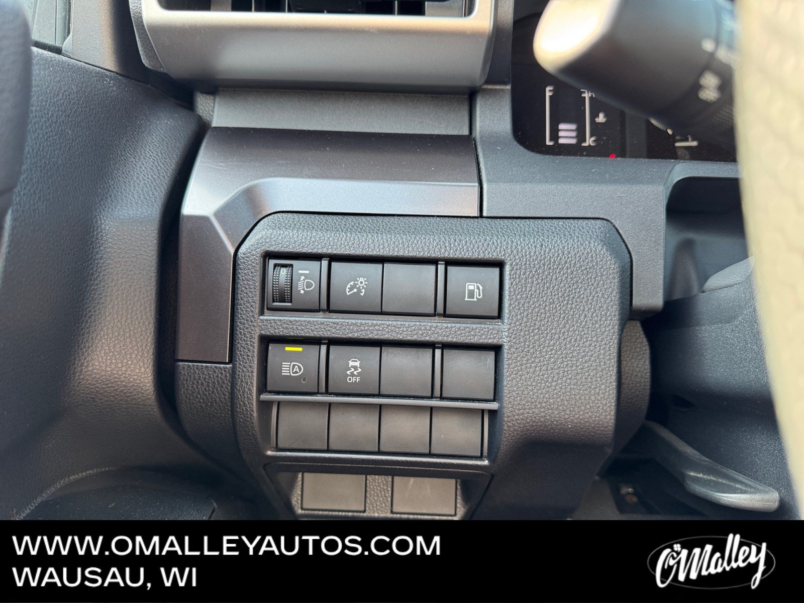 Used 2025 Toyota 4Runner SR5 AWD/4WD image 18