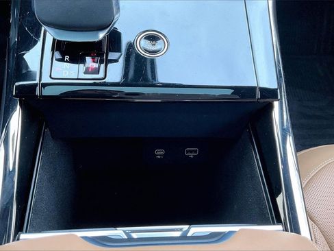 Used 2024 Land Rover Range Rover Sport SE image 16