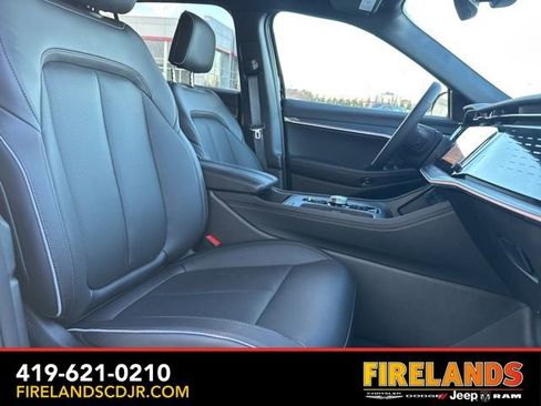 Used 2025 Jeep Wagoneer S Limited AWD/4WD image 18